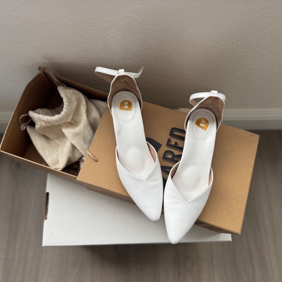 White Leather Low Heel Bared Footwear Quelea Pointed Toe Shoes V-Vamp - Picture 2 of 8